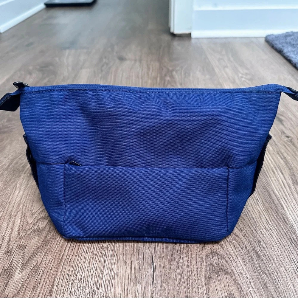 Everlane ReNew Transit Catch-All Case in Navy Blue
